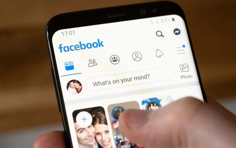 与他人进行比较的人在Facebook上花费更长的时间