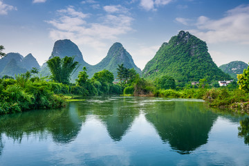 五月的天是刚诞生的夏天啥意思 五月的天刚诞生的夏天